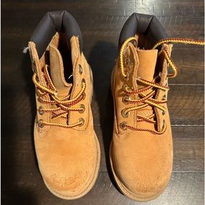 Little boy pre loved timberland boot size 10